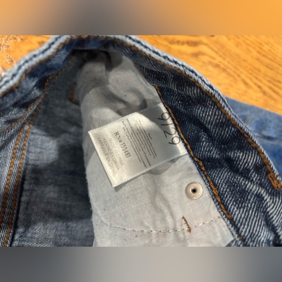 Simple Society Super High Rise Baggy Med Wash Mom Jean - 9/30 - Picture 4 of 6